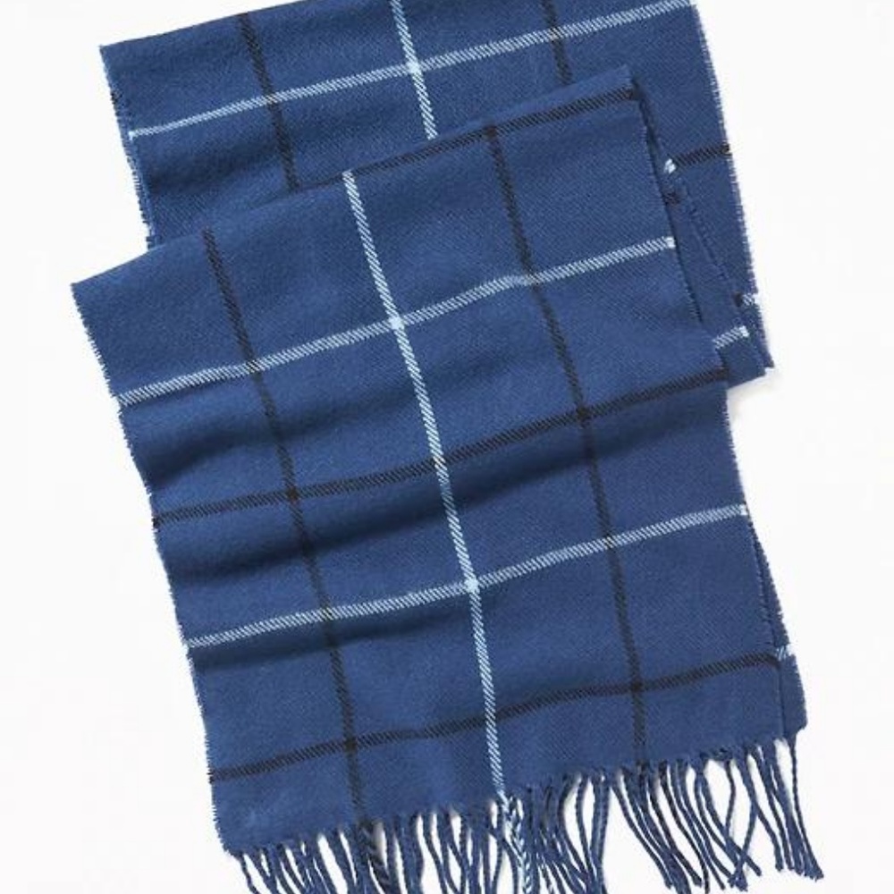 Old Navy Patterned Flannel Scarf for Men - Picture 2 of 2